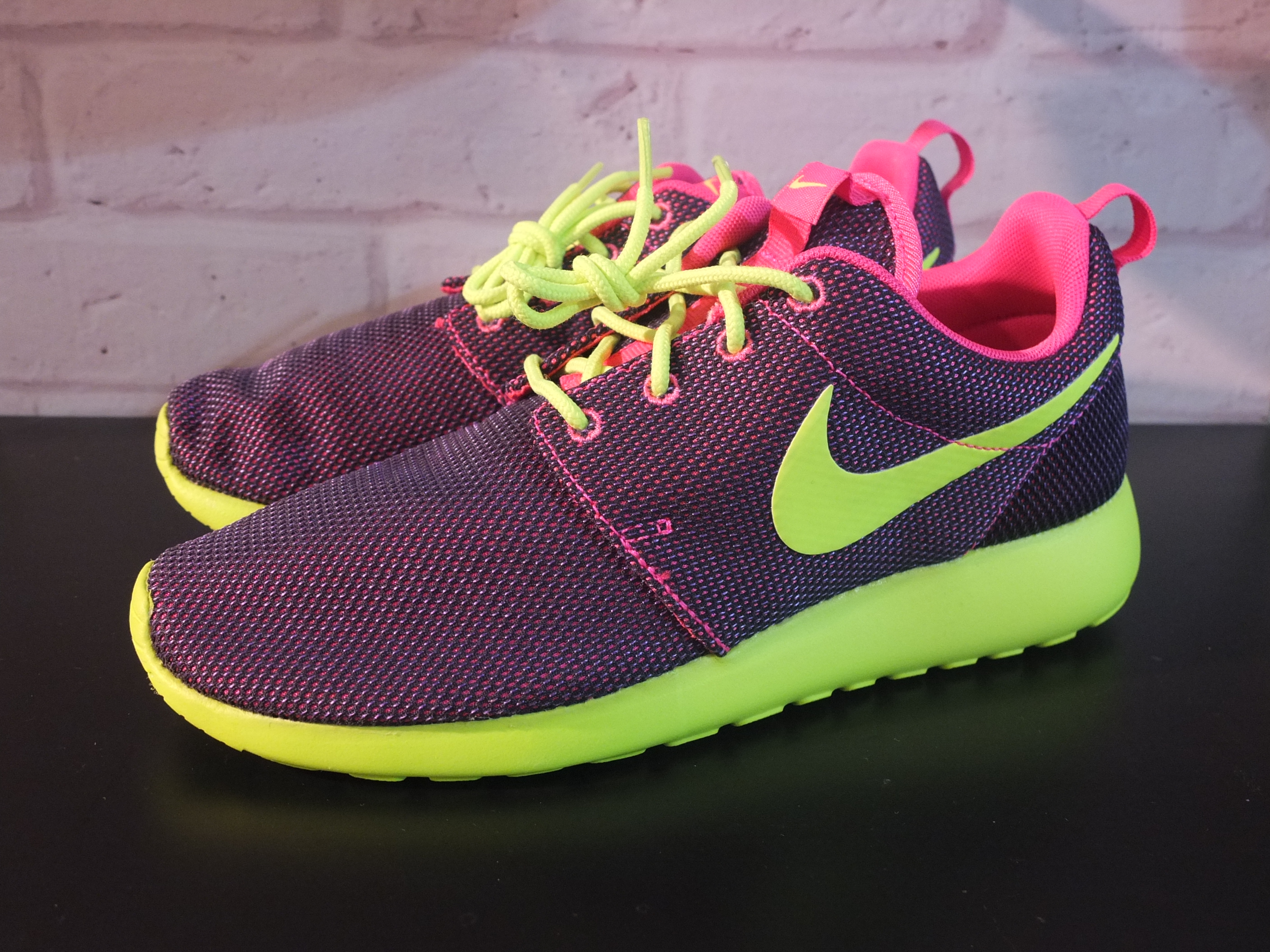 Nike Roshe Run 'Hyper Pink' | Kickspotting